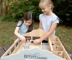 Breyer Farms Deluxe Arena Stable