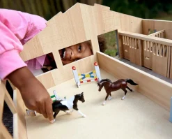 Breyer Farms Deluxe Arena Stable
