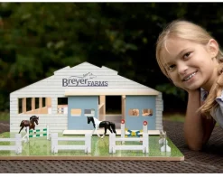 Breyer Farms Deluxe Arena Stable