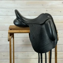 Used Custom Saddlery Icon Star Monoflap Dressage Saddle 17.5/M