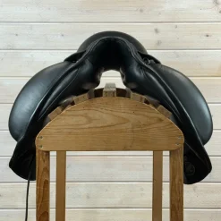 Used Custom Saddlery Icon Star Monoflap Dressage Saddle 17.5/M
