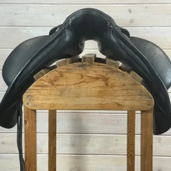 Used Custom Saddlery Wolfgang Omni Monoflap Dressage Saddle 18/MW