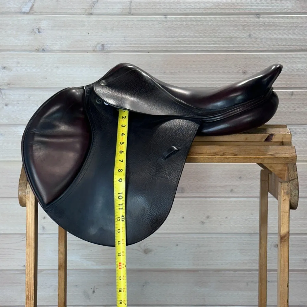 Used CWD SE02 Pro Panel Close Contact Saddle 17/M