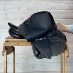 Used CWD SE02 Pro Panel Close Contact Saddle 17/M