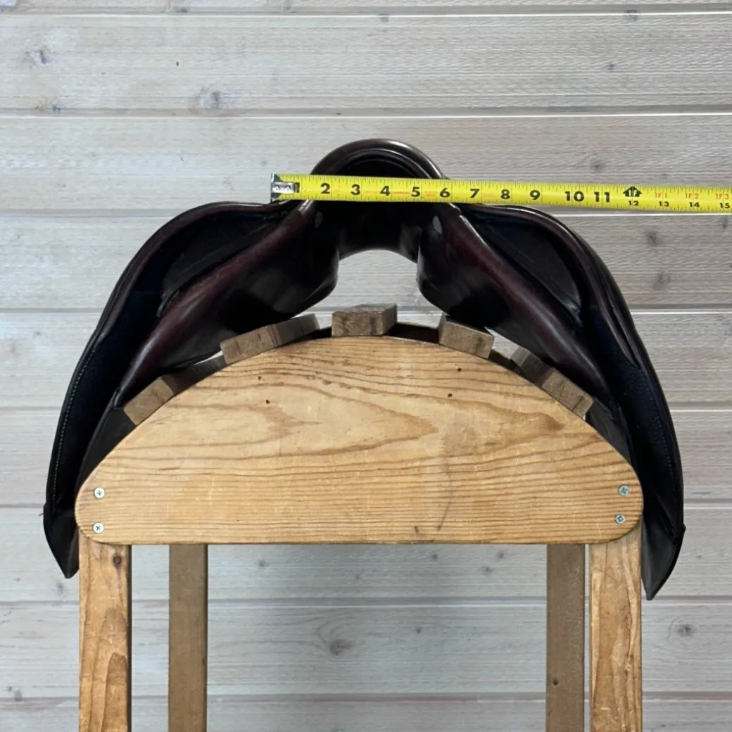 Used CWD SE02 Pro Panel Close Contact Saddle 17/M