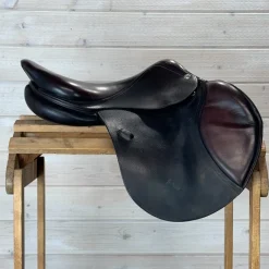 Used CWD SE02 Pro Panel Close Contact Saddle 17/M