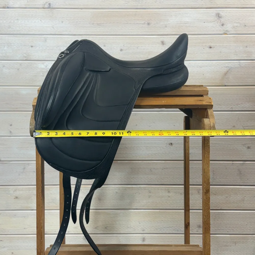 Used Devoucoux Makila Harmonie S Dressage Monoflap Saddle 17.5/MW