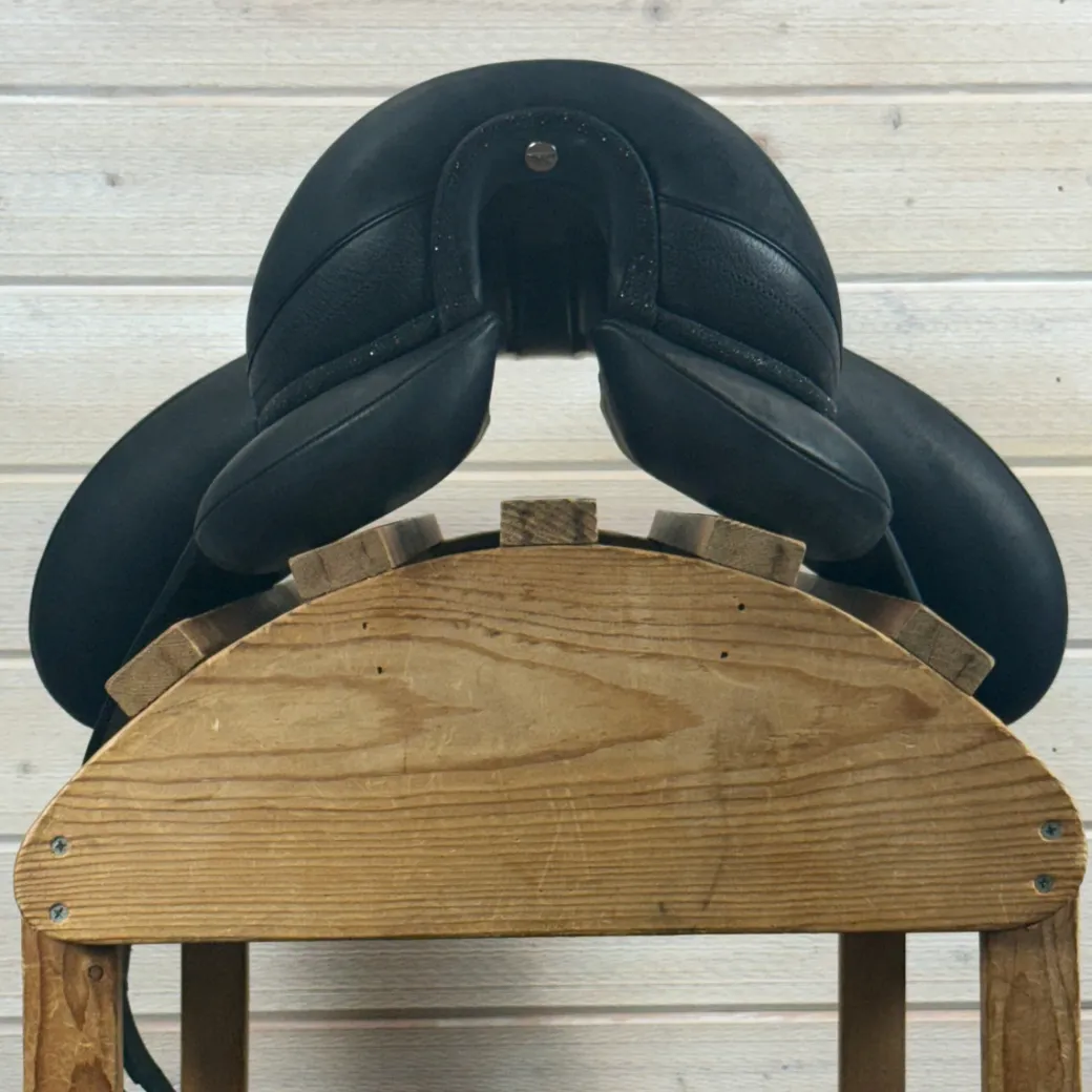 Used Devoucoux Makila Harmonie S Dressage Monoflap Saddle 17.5/MW