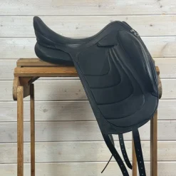 Used Devoucoux Makila Harmonie S Dressage Monoflap Saddle 17.5/MW