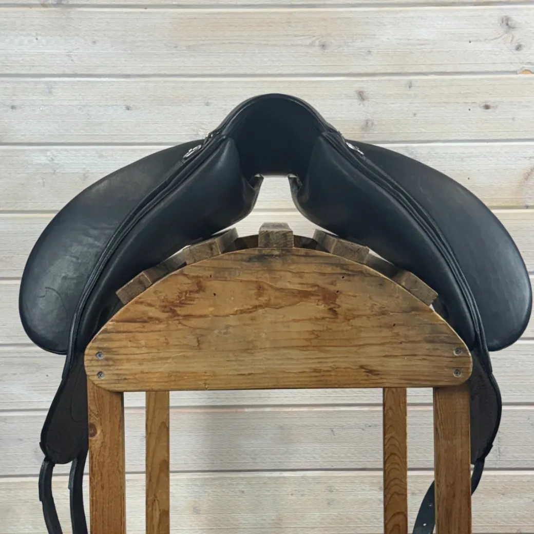 Used Devoucoux Makila Harmonie S Dressage Monoflap Saddle 17.5/MW