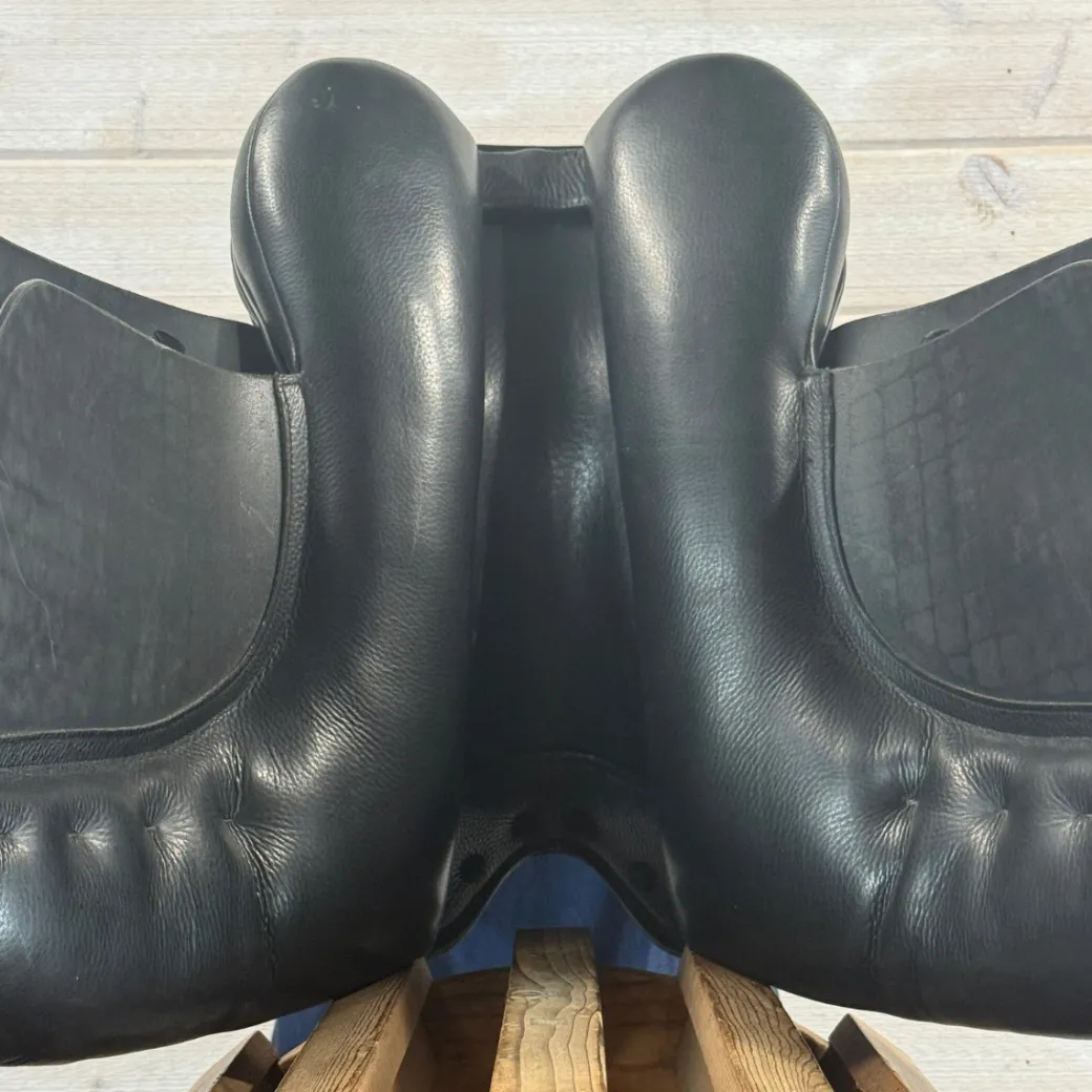 Used Frank Baines Omni Dressage Saddle - 18/W