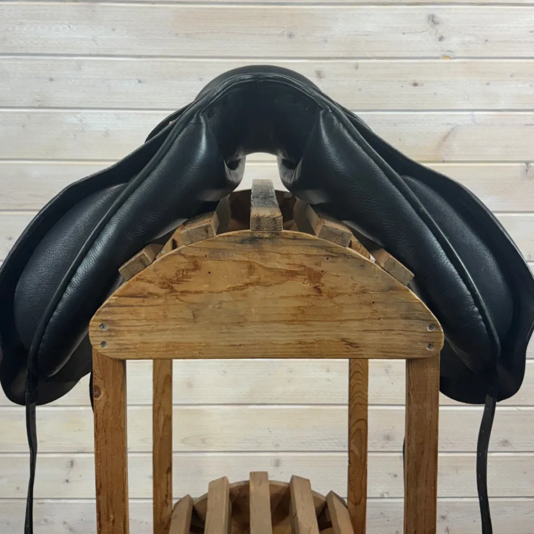 Used Frank Baines Omni Dressage Saddle - 18/W