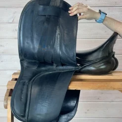 Used Hennig Sofa Dressage Saddle - 17/M