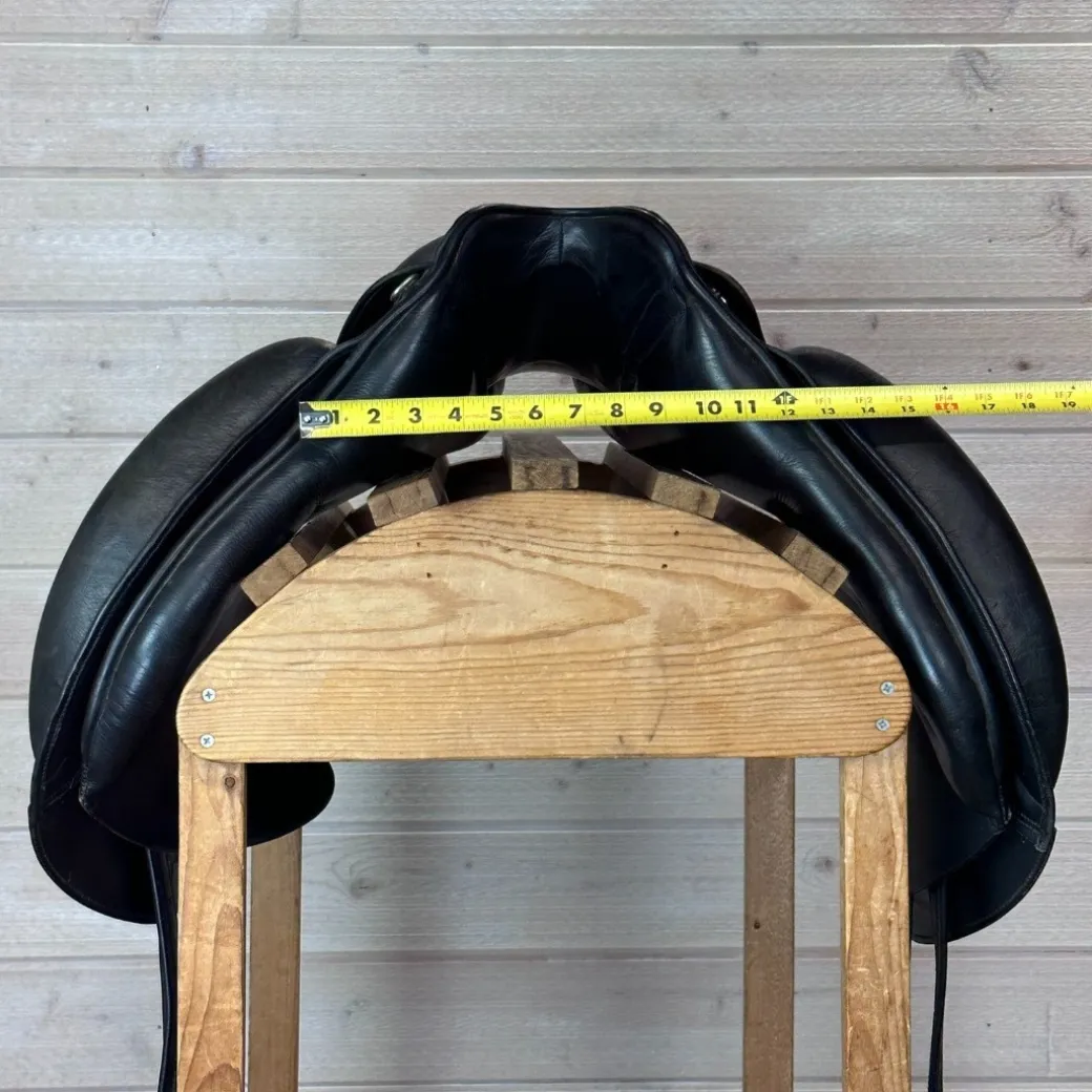 Used Kieffer Orphee TB Dressage Saddle 17/MN