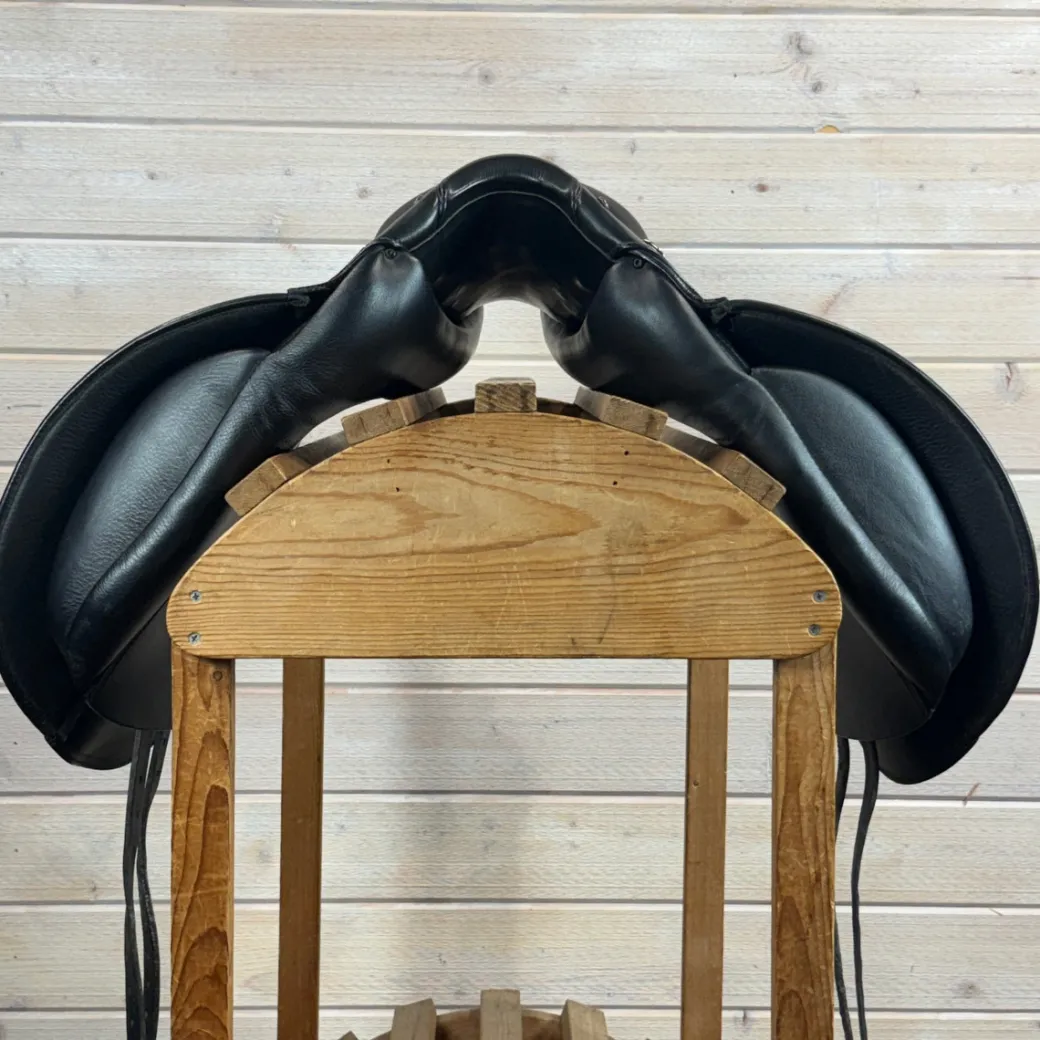 Used Stubben Dressage Saddle 17.5/W