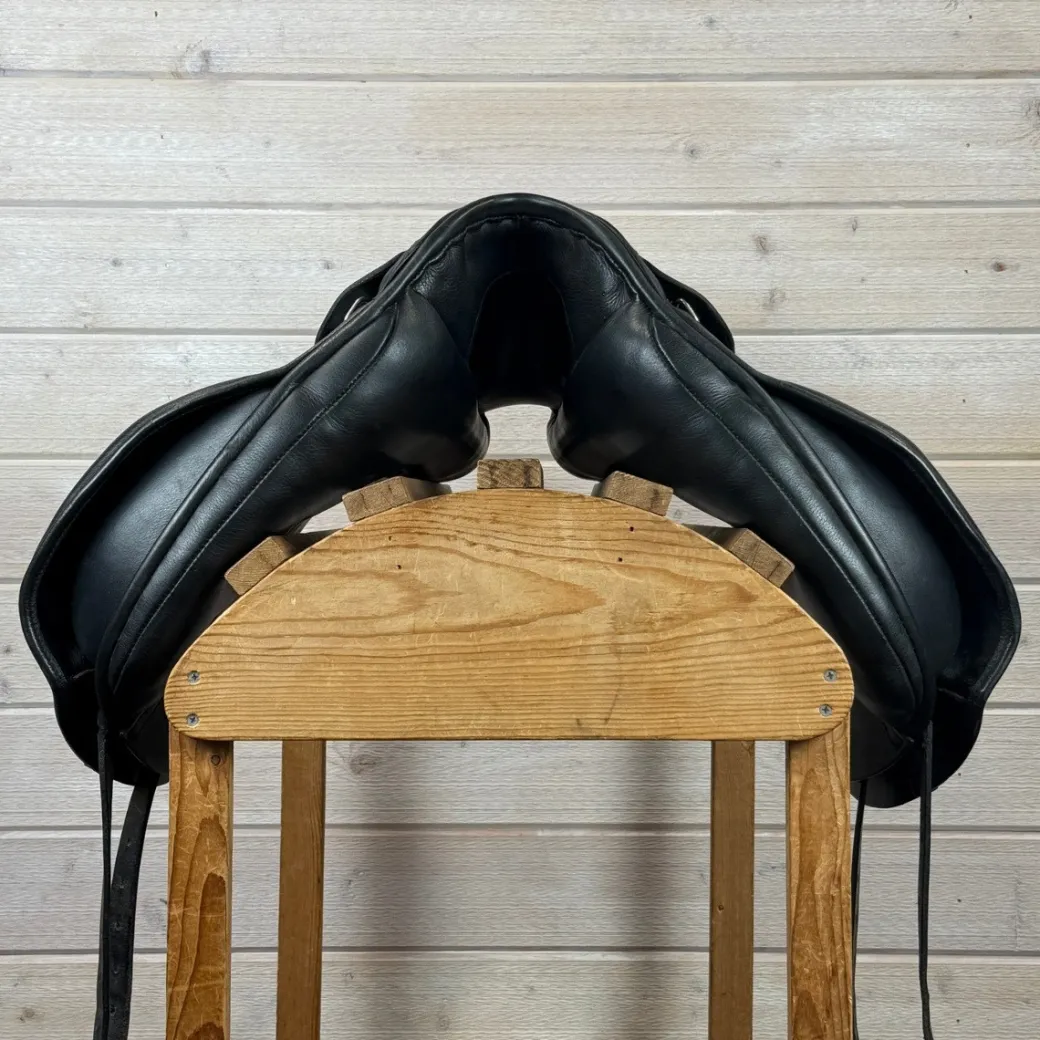 Used Trilogy Debbie McDonald Dressage Saddle 17/M