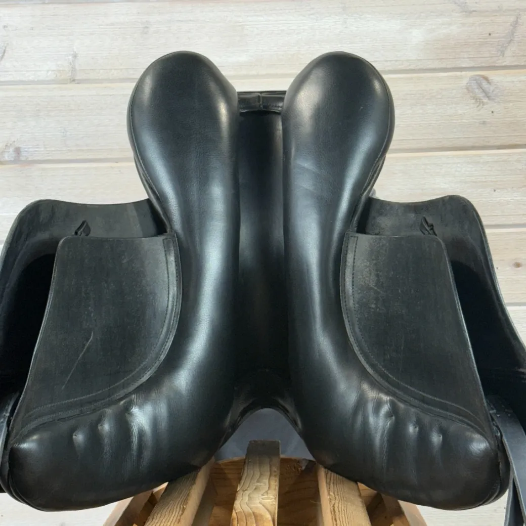 Used Trilogy Debbie McDonald Dressage Saddle 17/M