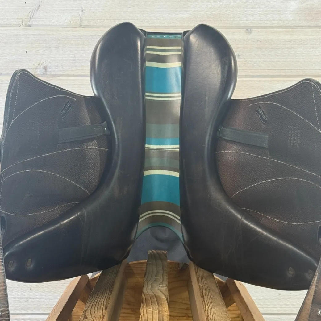 Used Voltaire Adelaide Monoflap Dressage Saddle 17.5/M