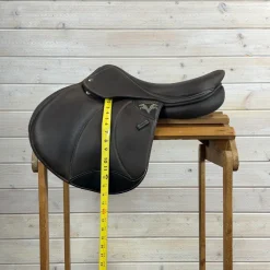 Used Voltaire Palm Beach Jump Close Contact Saddle 17.5/M